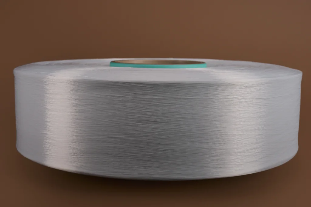 Textured polyester yarns with bulk